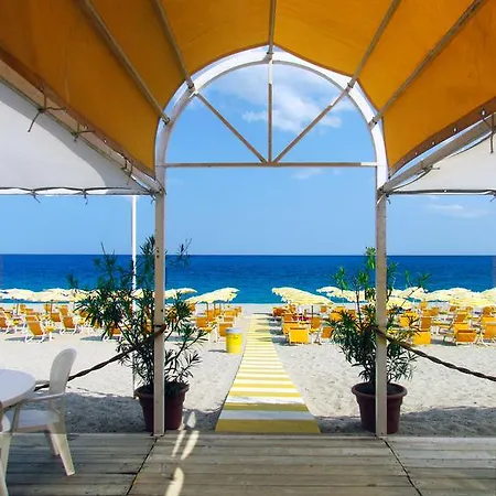 Villaggio Calaghena 4*