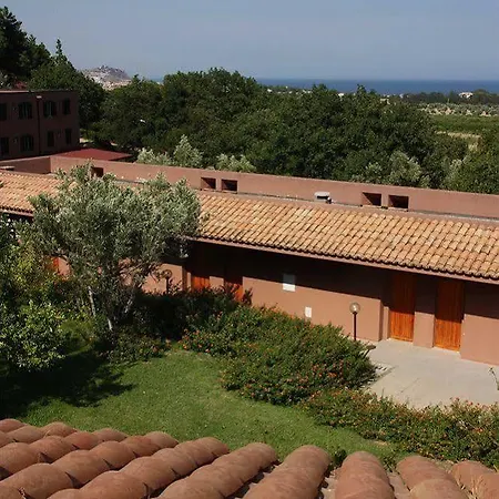 Отель Villaggio Calaghena